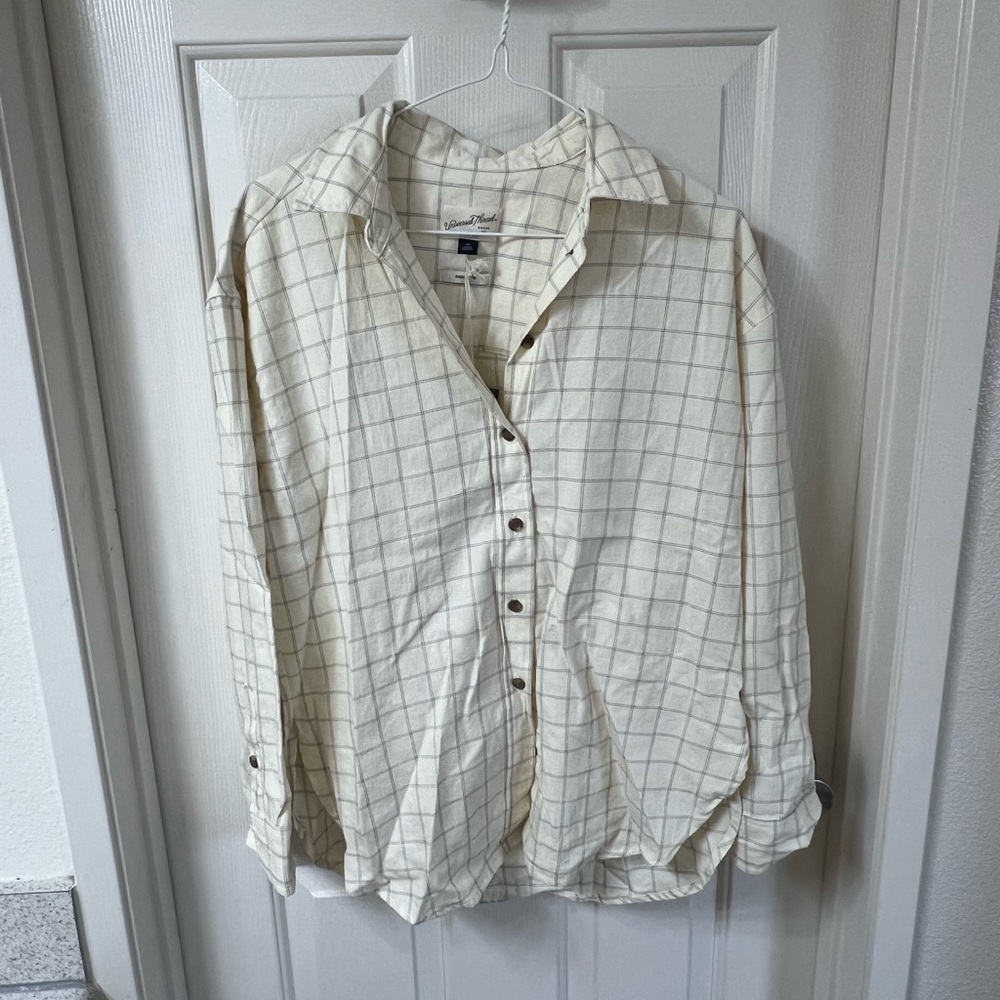 Universal Thread Women's Cream Plaid Button Down Shirt